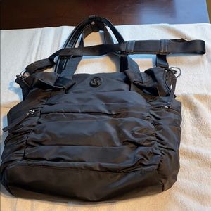 Lululemon black tote/travel bag